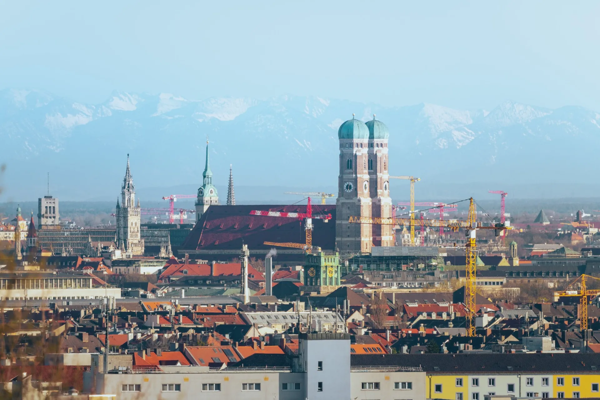 Blick über die Münchner Altstadt mit Frauenkirche
